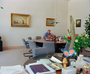 840762 Interieur van het Stadhuis (Stadhuisbrug 1) te Utrecht: J.H. Zwart, wethouder van Wonen, Monumenten en ...